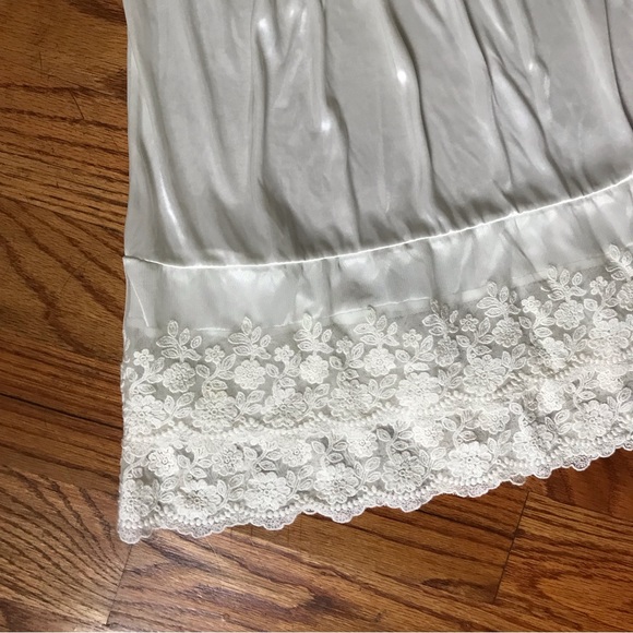 Melady White Slip Skirt - Picture 4 of 5